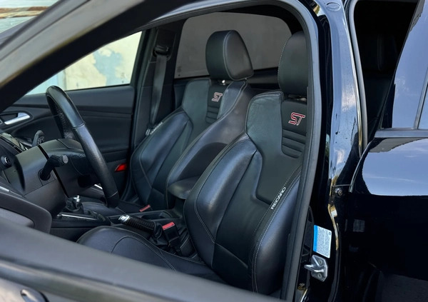 Ford Focus cena 69900 przebieg: 126000, rok produkcji 2016 z Kielce małe 172